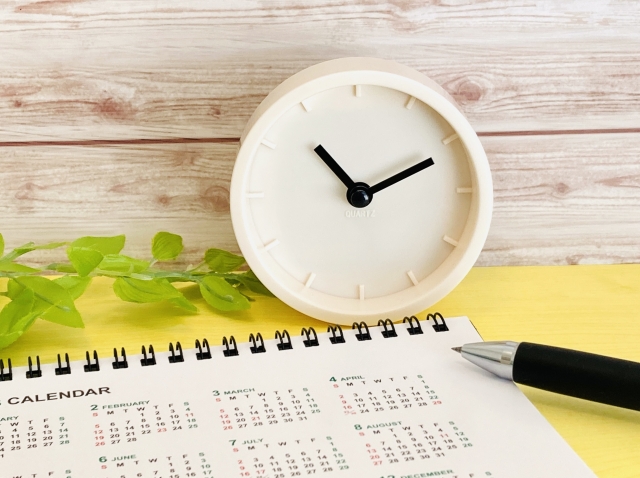 置時計とカレンダー