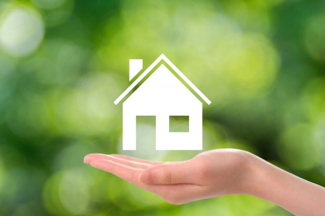 手のひらに家のアイコンが浮かぶイメージ