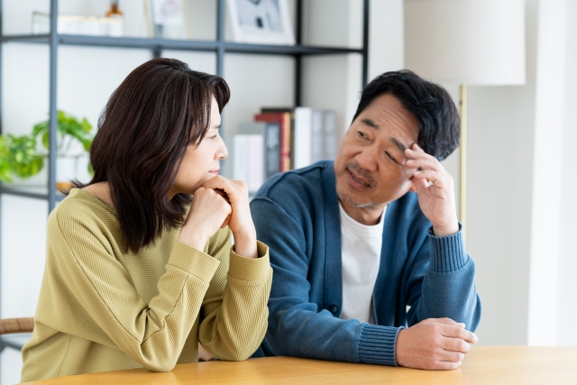 トラブルに悩む夫婦