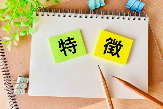 特徴の文字列と画用紙