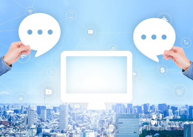 口コミのイメージと都会の町並み