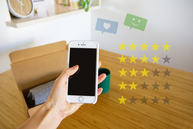 スマホと5つ星形式のレビュー