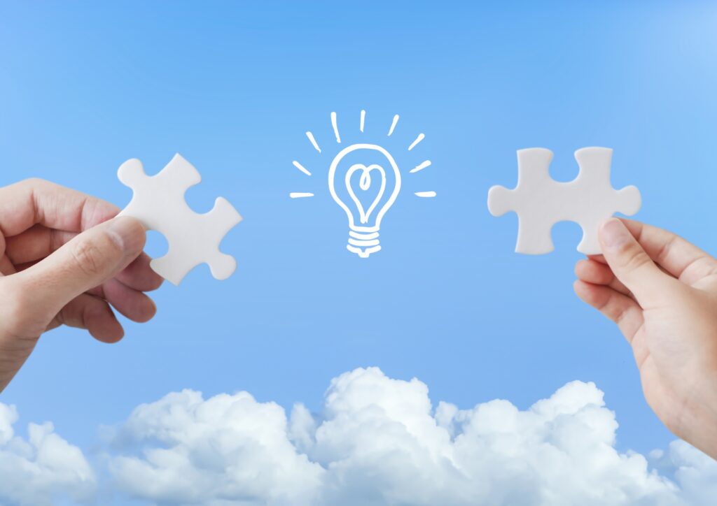 パズルのピースが合わさる画像